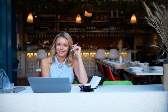 Young woman freelancing from her laptop at cafe