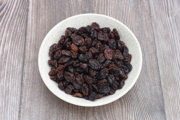 Image of jumbo flame seedless raisins.