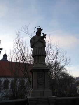 Der Br&uuml;ckenheilige Nepumuk auf der Oberen Br&uuml;cke