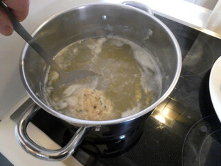 Selbstgemachte Tiroler Speckknödel