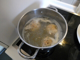 Selbstgemachte Tiroler Speckknödel