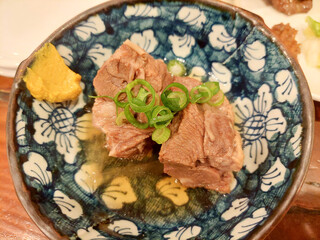 Beef tongue restaurant stewed with chopped green onions