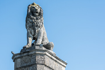 Steinerner Löwe im Hafen Lindau