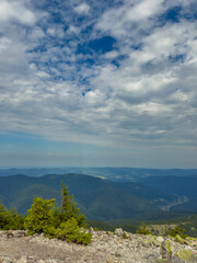 Fototapeta premium Sunny Carpathian peaks: green valleys and crystal clear skies.