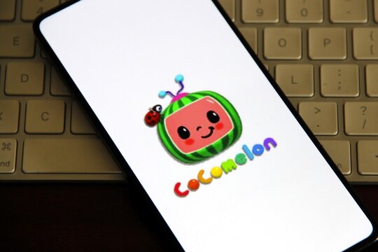 Cocomelon - Canal americano do YouTube de propriedade da empresa brit&acirc;nica Moonbug Entertainment e mantido pela empresa americana Treasure Studio. Cocomelon &eacute; especializada em v&iacute;deos de anima&ccedil;&atilde;o 3D.