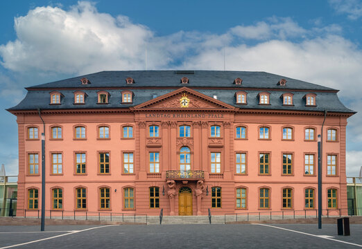 Fototapeta Facade of the Rheinland-Pfalz Landtag (Parliament), Mainz, Germany