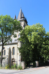 Kirche, Baum, Himmel