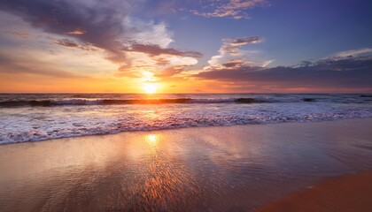 Obraz premium vibrant sunset reflection over calm ocean water at serene beach