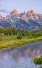 Fototapeta premium Sunrise at Schwabacher Landing, Grand Tetons