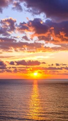 Fototapeta premium Dramatic sunset over the ocean (3)