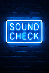 Fototapeta premium Soundcheck in blauem Neonlicht auf Ziegelwand – Wallpaper Design – Harmonisches Hintergrundbild