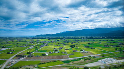 日本の富山県東部の黒部川扇状地とそこにあるインフラなどの様子