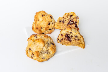 American cookies filled with Nutella: a creamy hazelnut surprise in every bite, with pieces of toasted walnuts