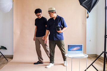 Photographer Gives Directions To The Model During A Studio Photo Session
