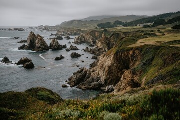 Obraz premium Coastal cliffs meet the ocean under a cloudy sky