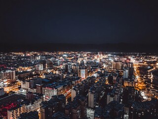 Obraz premium Enchanting night cityscape of Xichang, China showcasing vibrant urban lights and stunning panoramic views