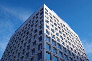 Obraz premium Modern architectural building against a clear sky