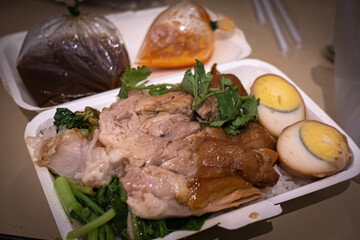 タイのバンコクの屋台のおいしい食事 