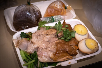 タイのバンコクの屋台のおいしい食事 