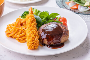 洋食メニュー　ハンバーグ