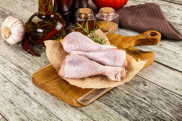 Raw chicken drumstick for roast