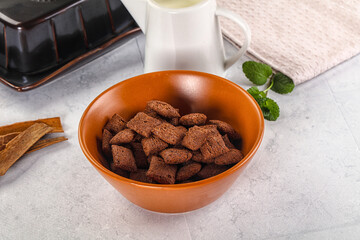 Dry sweet chocolate ceral flakes