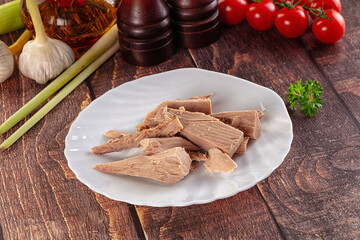Canned tuna fish fillet pieces