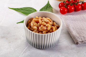Canned white kidney beans in the bowl