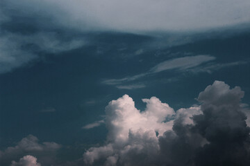 Obraz premium Dark sky composed of purple, blue, pink for graphic design or wallpaper.