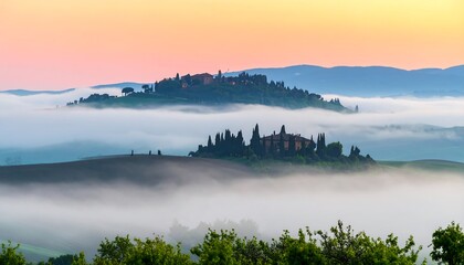 Fototapeta premium Misty Tuscan hills at dawn