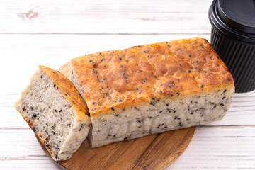 米粉パン（黒胡麻）