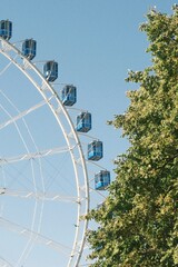 ferris wheel on a sunny day © Mateusz
