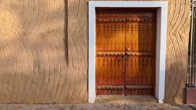 Riyadh, Saudi Arabia, 17.05.2025. Exterior of Al Murabba Historical Palace The Story of the Founding King s Palace in Riyadh. Walls and door in old Arabic style. Arab man in traditional clothing