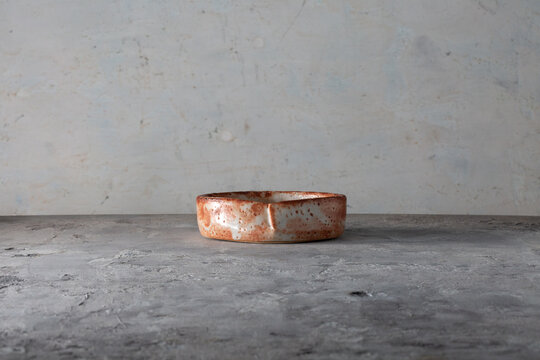 Utsuwa Sara Hirasara Hirabachi Shino Yaki Yakimono Shallow Bowl with Warm Glaze from Gifu