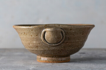 Chawan Katakuchi Yakimono Karatsu-Yaki Karatsu Ware Japanese Spouted Tea Bowl with Kiln Mark &ndash; Handmade Pottery Chawan for Tea Ceremony