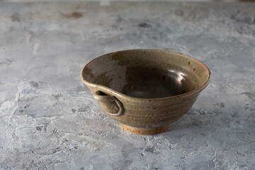 Chawan Katakuchi Yakimono Karatsu-Yaki Karatsu Ware Japanese Spouted Tea Bowl with Kiln Mark &ndash; Handmade Pottery Chawan for Tea Ceremony