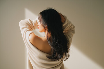 ロングヘアの女性の後ろ姿