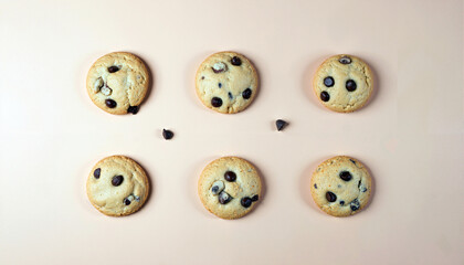 Obraz premium Chocolate chip cookie, round, sweet, dessert, snack, arranged, beige background