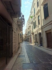 Obraz premium street view of the city of Trani, Italy
