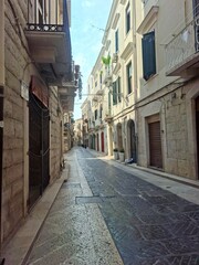 Obraz premium street view of the city of Trani, Italy