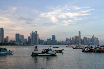 Obraz premium Panama City Skyline with Fishing Boats at Sunset 
