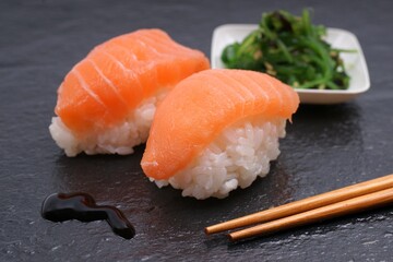 Sushi mit Lachs