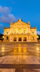 Obraz premium Historic theater at dusk