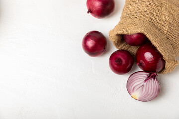 Shallot onion on the kitchen table. onion slice. onion rings. Fresh red Onion. Natural, fresh, vegetarian food. Agricultural products. Healthy eating. Vegetables. Farmer's market.