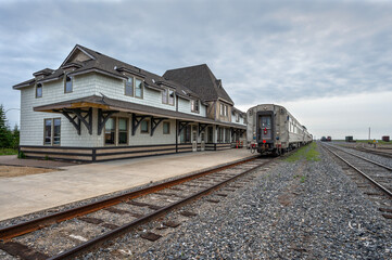 Obraz premium Historic train station and a passenger train in Churchill, Manitoba, Canada