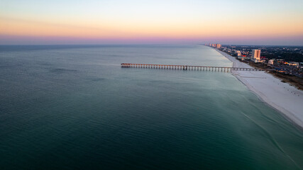 Obraz premium Aerial View of Panama City Beach Pier at Sunset