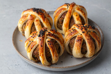 A different dish from Turkish cuisine; caged meatballs, meatballs made with puff pastry. Turkish name: Kafes Kofte