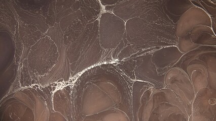 Abstrakcja powstała na powierzchni farby w pojemniku © tomo81