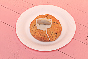 filled cookies: a double layer of texture with vanilla cream and cookie chunks