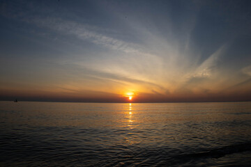 Fototapeta premium Beautiful sunset on the sea beach with coconut tree for travel in holiday